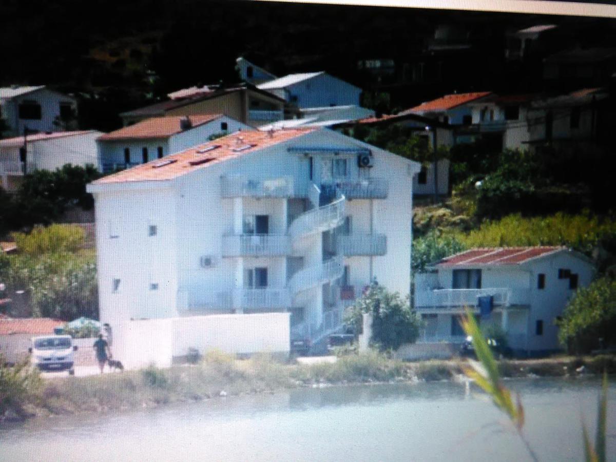 Apartmani Maja Pag Town Buitenkant foto